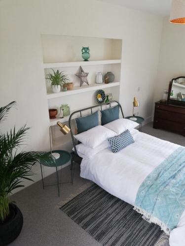 Next door at Broomfield House in 米爾敦