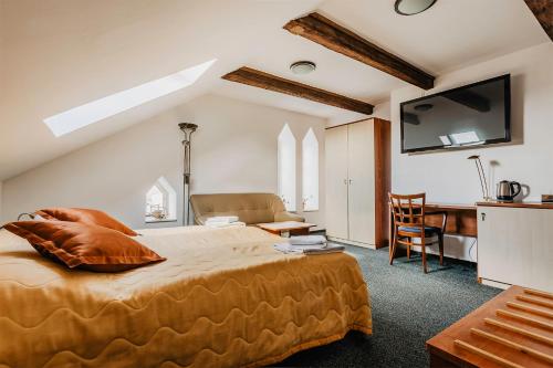 1 queen bed