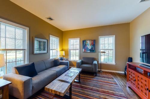 Lavender Bay Breezes - Private Bay Beach Community in East Marion, USA