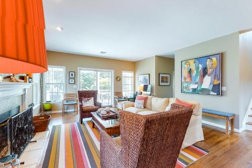 Lavender Bay Breezes - Private Bay Beach Community in East Marion, USA