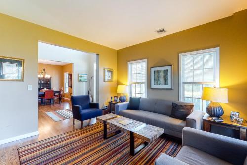 Lavender Bay Breezes - Private Bay Beach Community in East Marion, USA