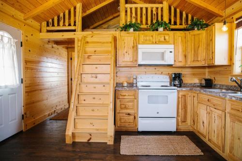 Paradise Valley Cabin by Chico and Yellowstone Park! in Livingston, USA