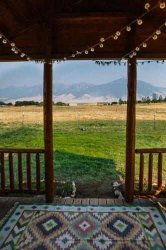 Paradise Valley Cabin by Chico and Yellowstone Park!