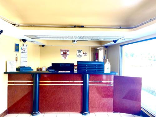 REGENCY INN - image 3
