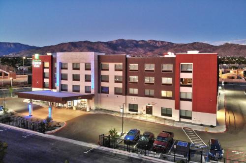 Holiday Inn Express & Suites - Albuquerque East by IHG