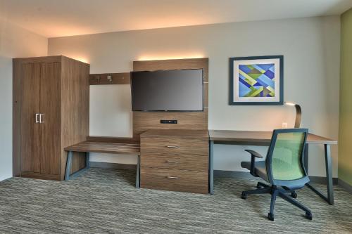 Holiday Inn Express & Suites - Albuquerque East