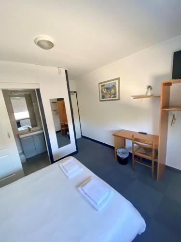 Hotel du Centre Luce Chartres in ลูเซอ