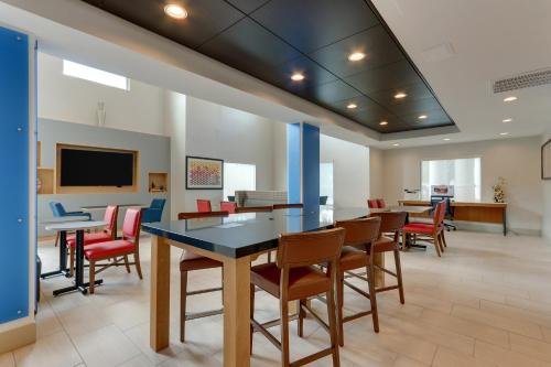 Holiday Inn Express Hotel & Suites Corbin an IHG Hotel - image 2
