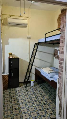 Sojourn Beds & Cafe - Hostel - Tap to explore photos
