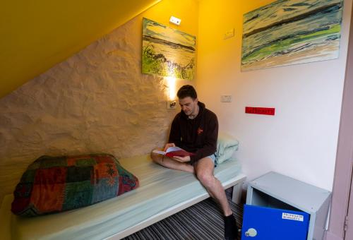 Castle Rock Hostel - Adults Only Room Type - Triple Room