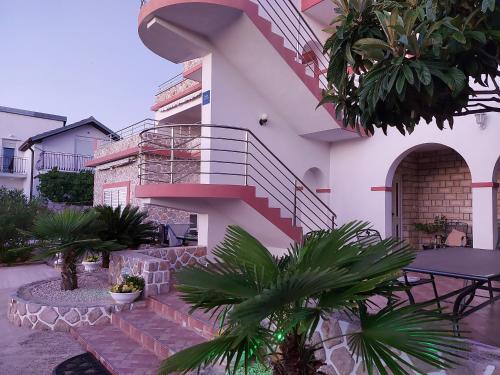  Apartments Sunrise, Pension in Pirovac bei Banjevci