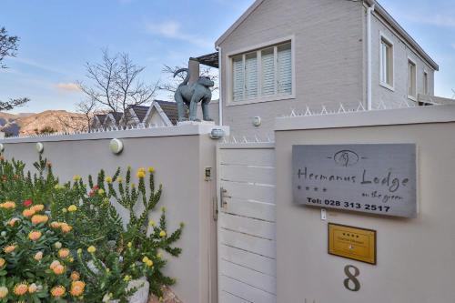 ทางเข้า, เฮอมานัสลอดจ์ออนเดอะกรีน (Hermanus Lodge on the Green) in เฮอร์มานัส