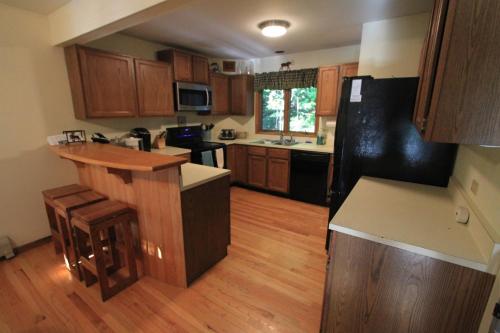 Konyha, Quaint Stowe Cabin in Plattsburgh