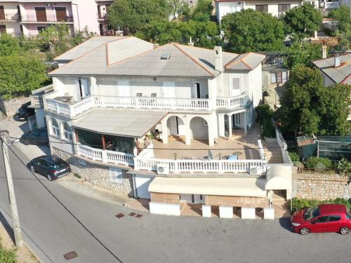  Apartments and room Suza, Pension in Senj