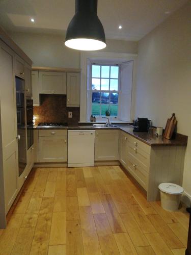 Next door at Broomfield House in 米爾敦