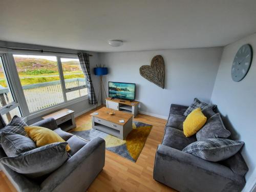 Red Pepper Self Catering - Loch And Sea Views - Explore The Uists