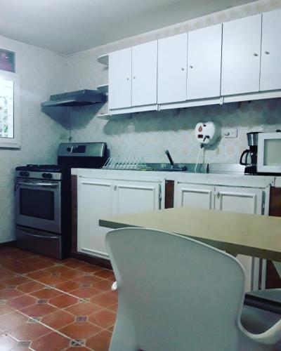 Kitchen, Hostel Mamy Dorme in Barranquilla