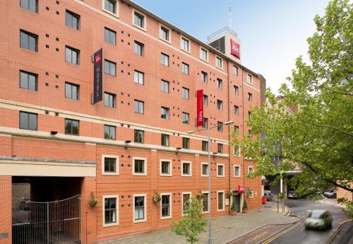 Ibis Sheffield City - image 2