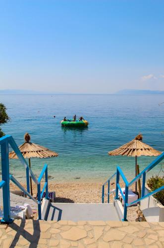 Beach Hotel in Drašnice