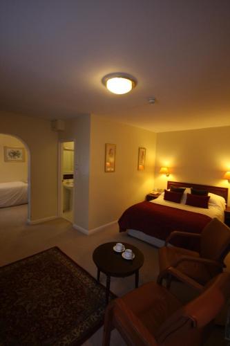Family Room (2 Adults + 2 Children)