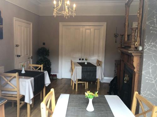 Carlton Guest House - image 5