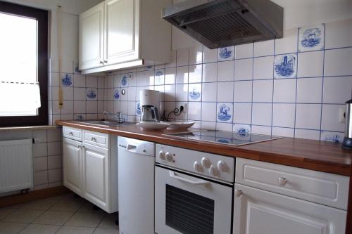 virtuve, Ferienhaus - Vakantiehuis, Ferienwohnung, 100 qm, Rollmann, 54578 Nohn, Eifel- Nürburgring (Ferienhaus - Vakantiehuis, Ferienwohnung, 100 qm, Rollmann, 54578 Nohn, Eifel- Nurburgring) in Nohn