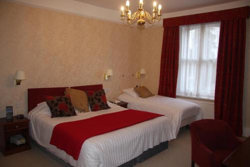 Family Room (2 Adults + 1 Child)