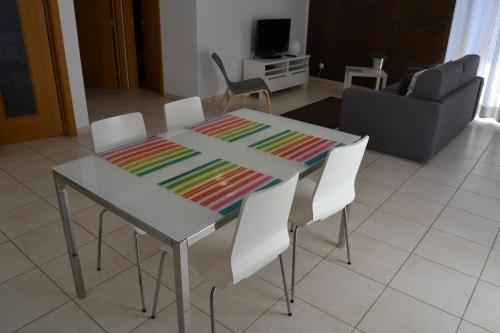 Superior One-Bedroom Apartment image 2
