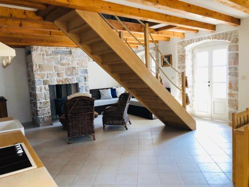 Konyha, Tom house in Murvica