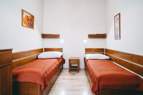 Double or Twin Room image 4