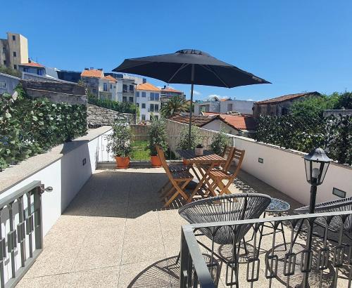 NEW!Central w/ sunny terrace - 9 min walk Trindade