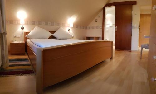 設施, Gasthof & Pension Erlengrund in 格爾斯費爾德/羅恩