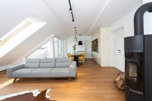 厨房, BL - The Penthouse, 24hr Self Check-in, 2 Bedrooms, Fireplace, AC, Panoramic View from main Balcony, in 班斯卡比斯特里采