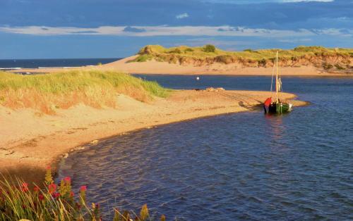 Alnmouth Coastal properties close to Beach with Parking