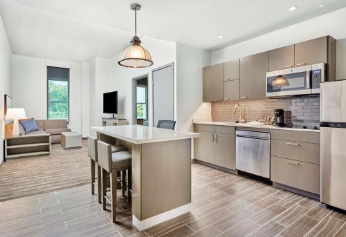 One-Bedroom King Suite with Kitchen room in Hyatt House Chicago Medical/University District