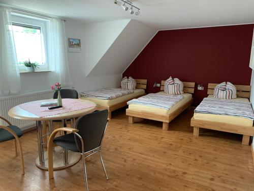 Haag Ferienwohnungen von Small bis XL für max 10 Personen und 6 Schlafzimmern - image 6