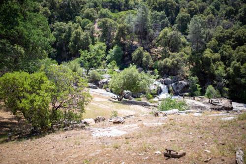Riverfront Property with Waterfalls near Yosemite and Bass Lake - image 5