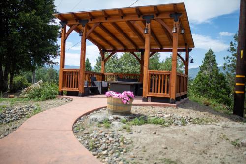 Riverfront Property with Waterfalls near Yosemite and Bass Lake - image 8