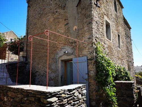 Maison de village à 2 km de la mer SISCO Cap Corse 15 kms Bastia