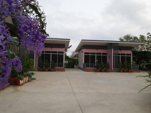 บ้านสวนนิสา Room Type - Quadruple Room with Terrace