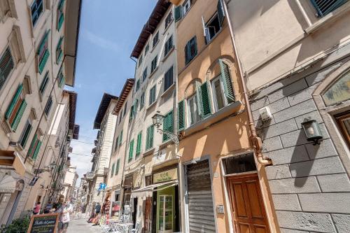 Faenza Apartment by Mamo Florence, Florence