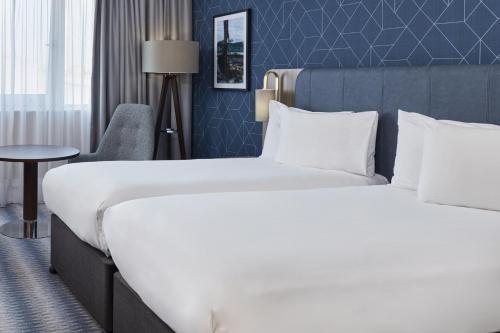 Standard Twin Room image 3