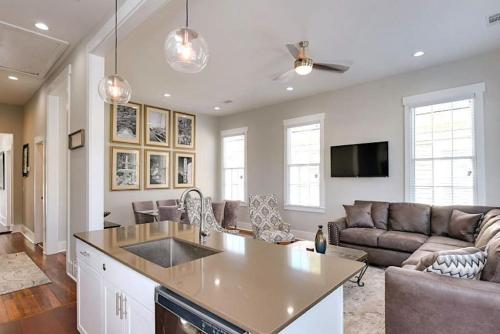 111 Waldburg street Beautifully Renovated Historic 5 bedroom 5 bath Savannah