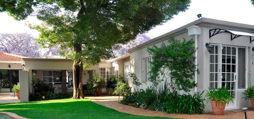 Rosebank Lodge Guesthouse by Claires - Johannesburg