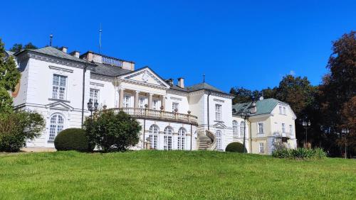 Pokoje Gościnne Pałac w Balicach Instytut Zootechniki PIB - Accommodation - Balice