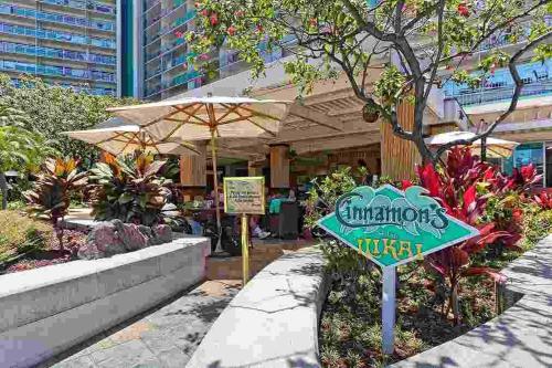 Ilikai Tower 409 Condo - Steps from Ala Moana Beach Park!