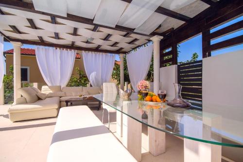 Villa Caribic with 72sqm private pool whirlpool sauna outdoor lounge area - image 7