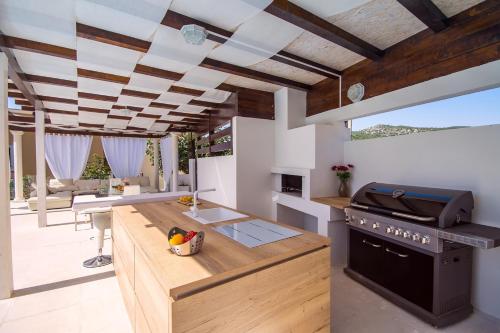Villa Caribic with 72sqm private pool whirlpool sauna outdoor lounge area - image 6
