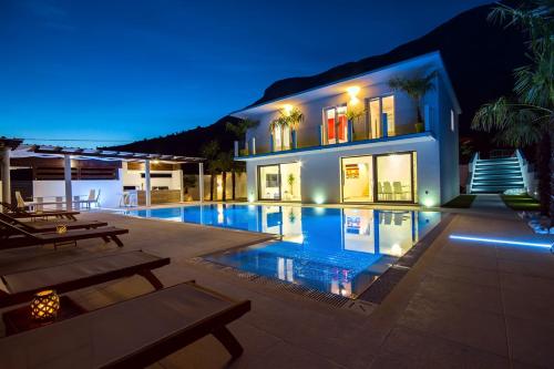 Villa Caribic with 72sqm private pool whirlpool sauna outdoor lounge area - image 11