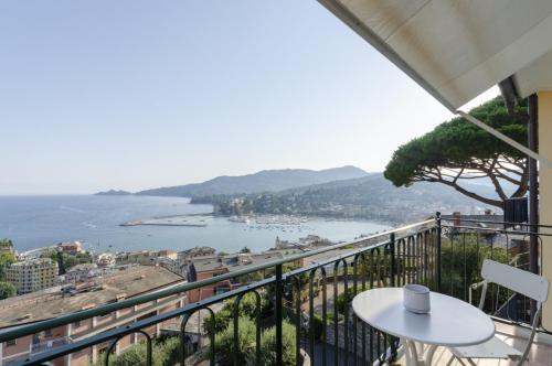 JOIVY Spectacular Sea View Apt for 5 with Terrace